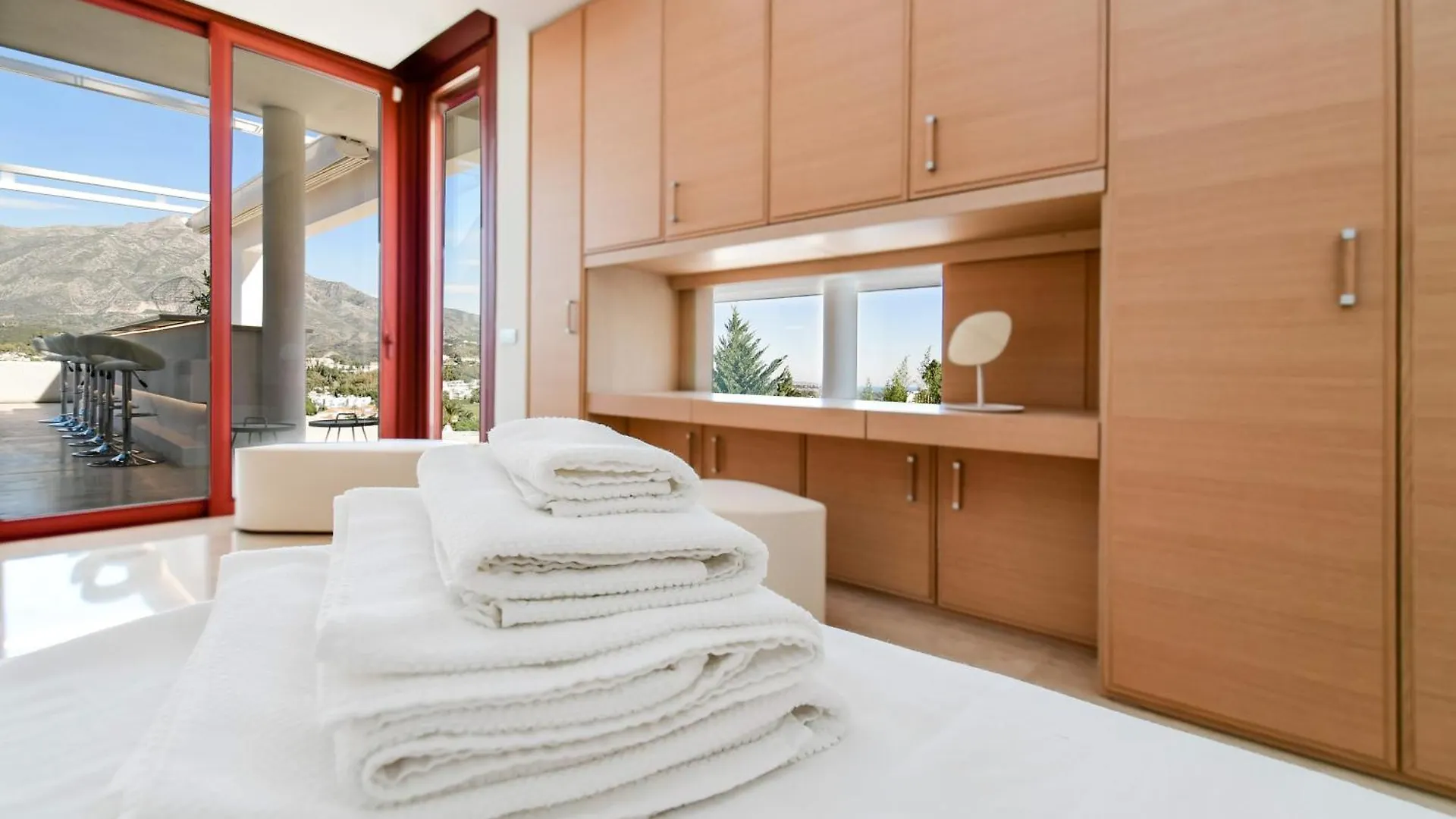 Luxury Villa With Jacuzzis Near Puerto Banus Marbella