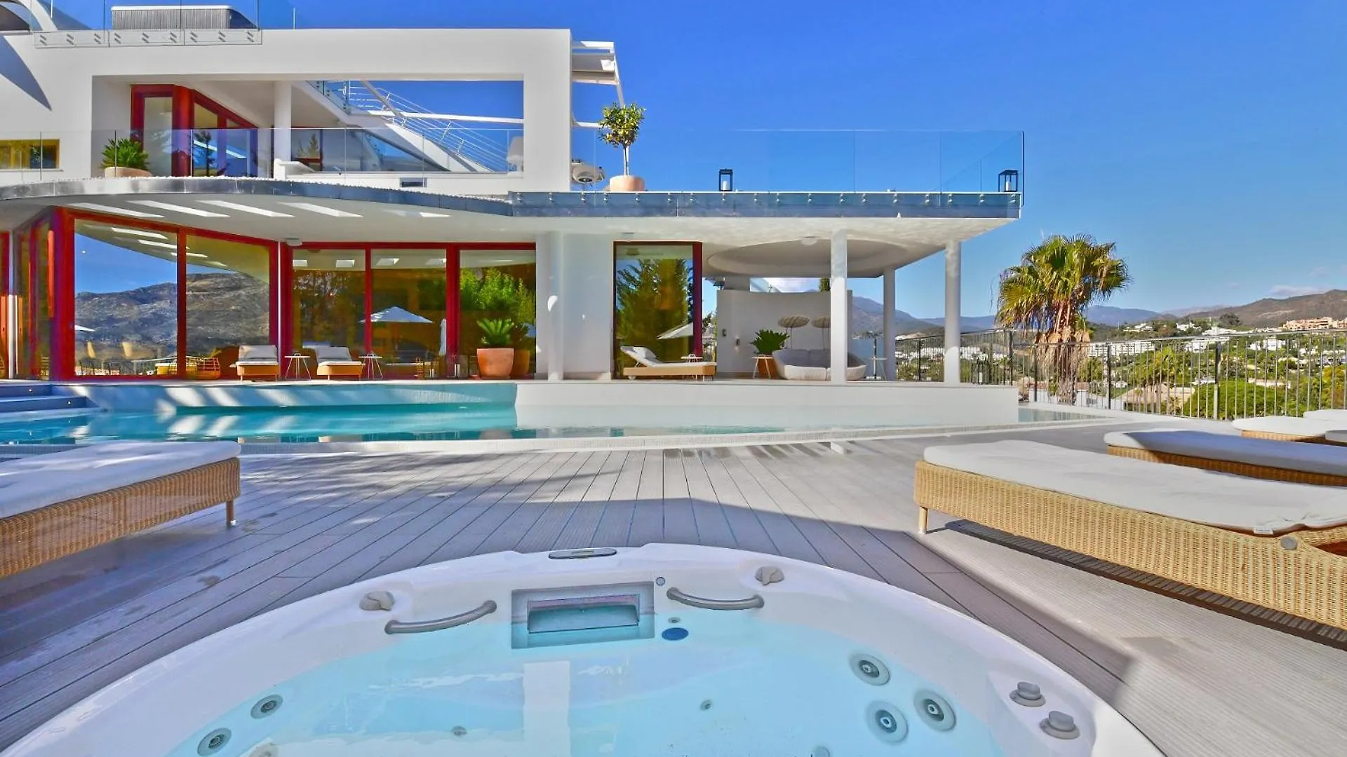 Luxury Villa With Jacuzzis Near Puerto Banus Marbella