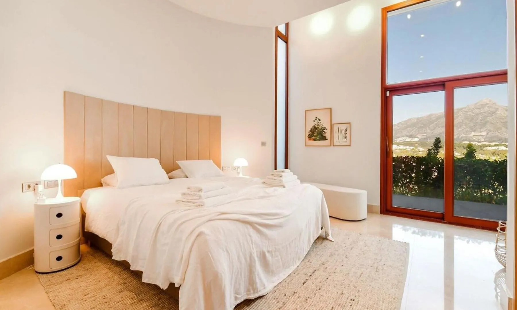 Luxury Villa With Jacuzzis Near Puerto Banus Marbella