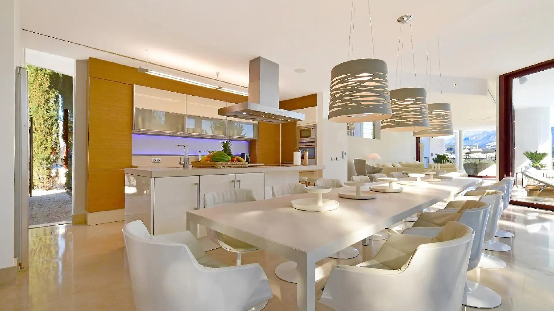 Luxury Villa With Jacuzzis Near Puerto Banus Marbella