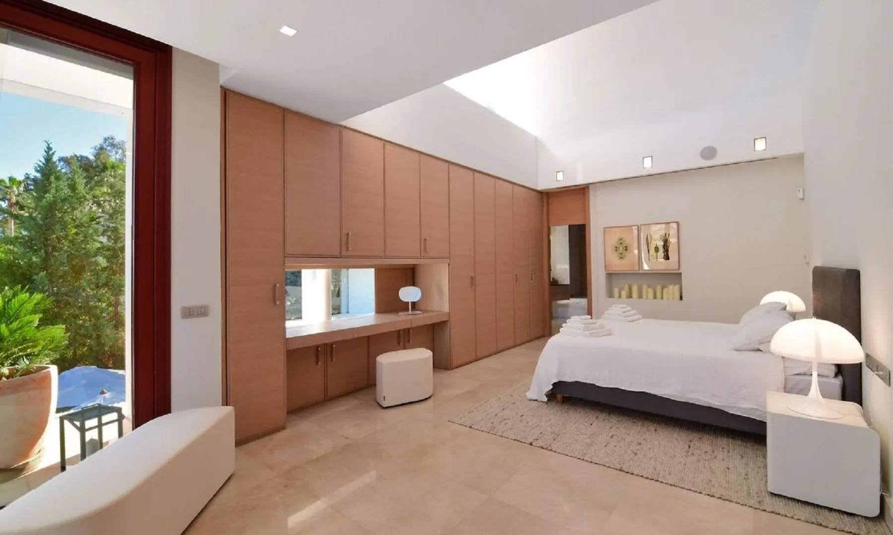 Luxury Villa With Jacuzzis Near Puerto Banus Marbella