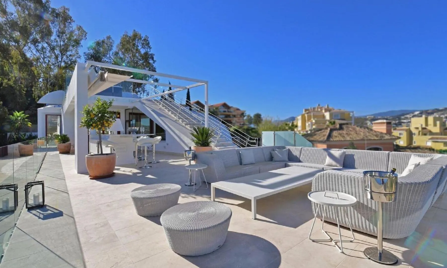 Luxury Villa With Jacuzzis Near Puerto Banus Marbella